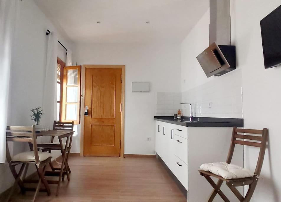 Limerencia: Tu Hogar En Este Blanco Pueblo ฟรีฮิเลียนา ภายนอก รูปภาพ