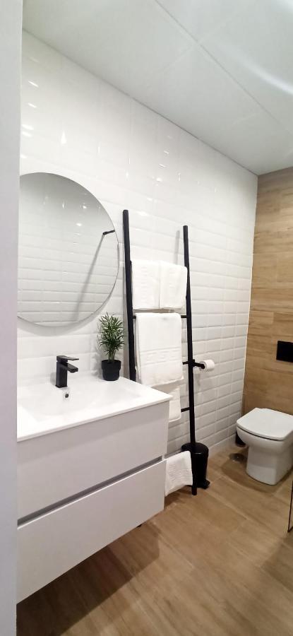 Limerencia: Tu Hogar En Este Blanco Pueblo ฟรีฮิเลียนา ภายนอก รูปภาพ