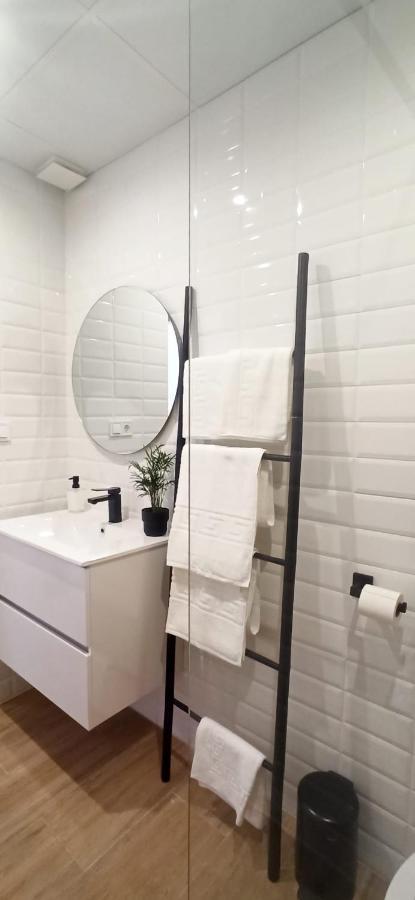 Limerencia: Tu Hogar En Este Blanco Pueblo ฟรีฮิเลียนา ภายนอก รูปภาพ